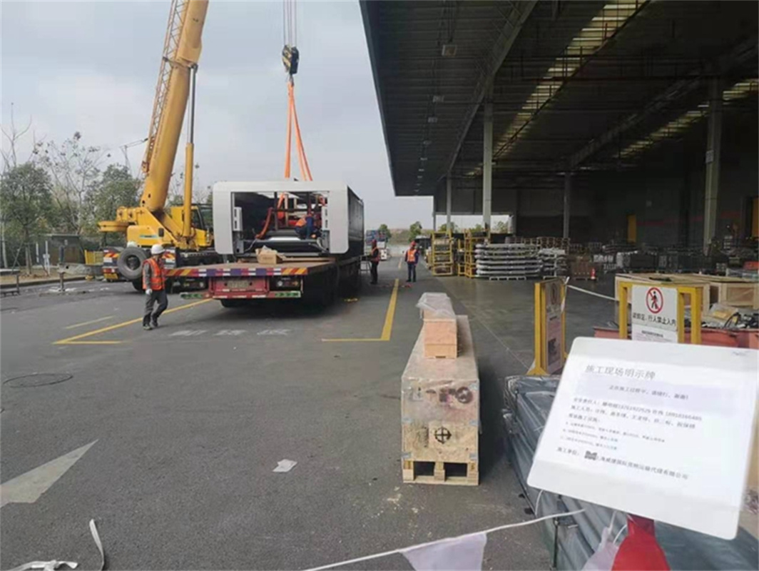 蘇州大型吊車出租設(shè)備搬運